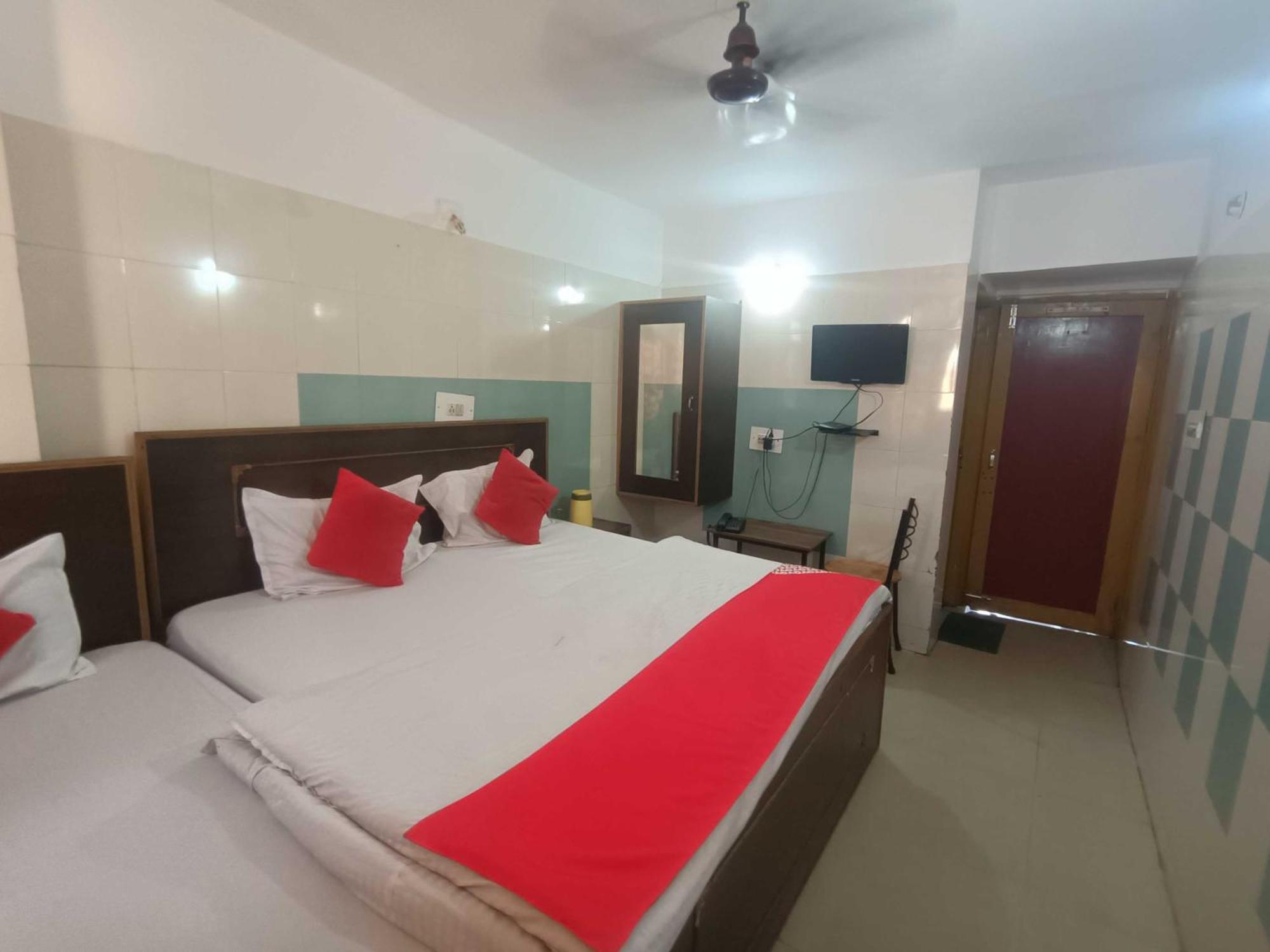 Hotel O Ajay Джаму Екстериор снимка